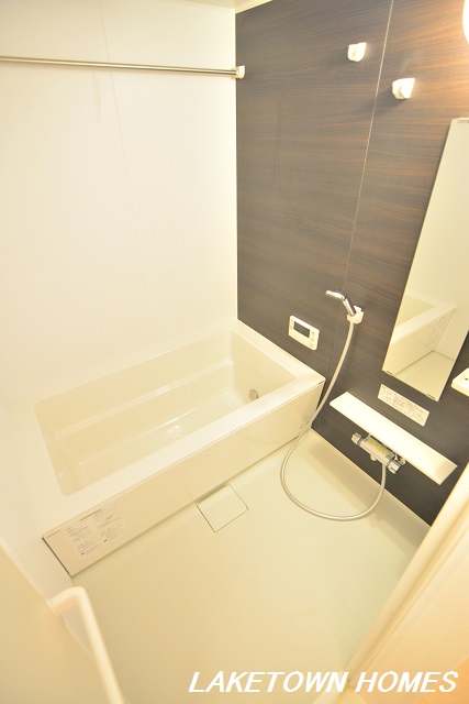 バス・シャワールーム　追い焚き＆浴室換気乾燥機付の浴室です。
