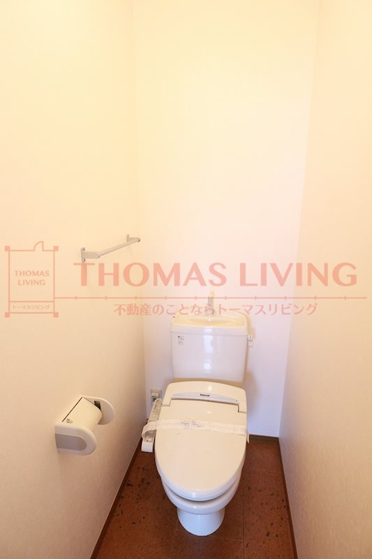 トイレ　冬でも温かい温水洗浄便座です。
