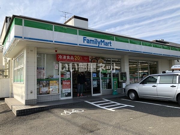コンビニ　ファミリーマート松島（コンビニ）まで746m