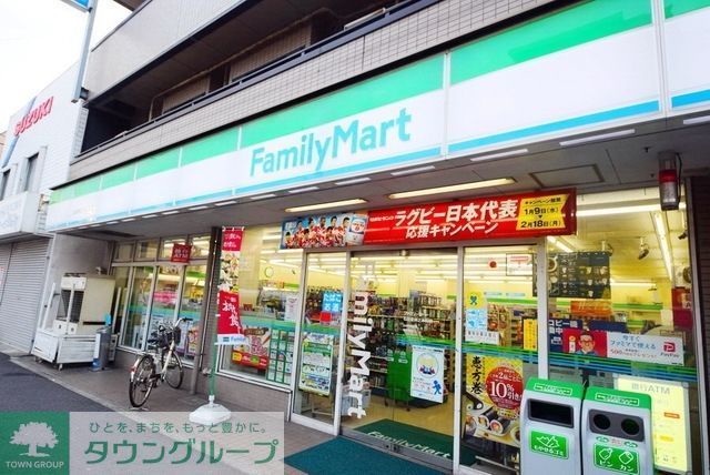 コンビニ　ファミリーマート（コンビニ）まで216m