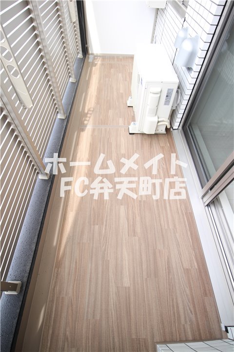 バルコニー　暖かな日差しのふりそそぐバルコニー