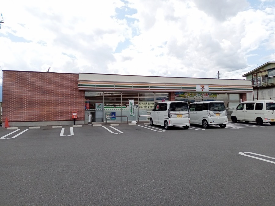 コンビニ　セブンイレブン山梨田富店（コンビニ）まで602m