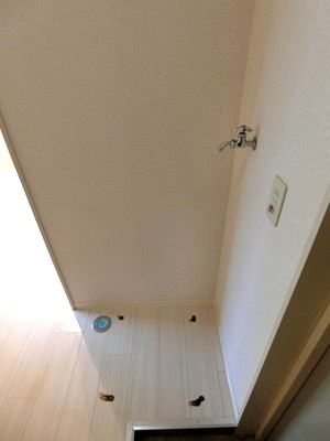 眺望　玄関にある室内洗濯機置き場です♪室内に置けるので洗濯機が傷み