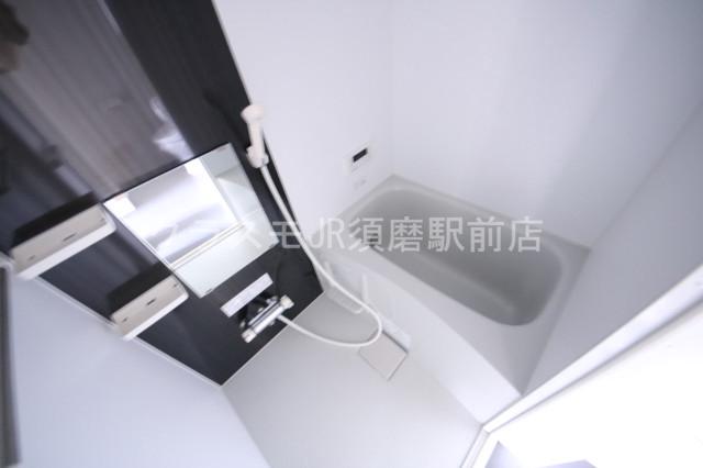 バス・シャワールーム　浴室乾燥機付のバスルームです。