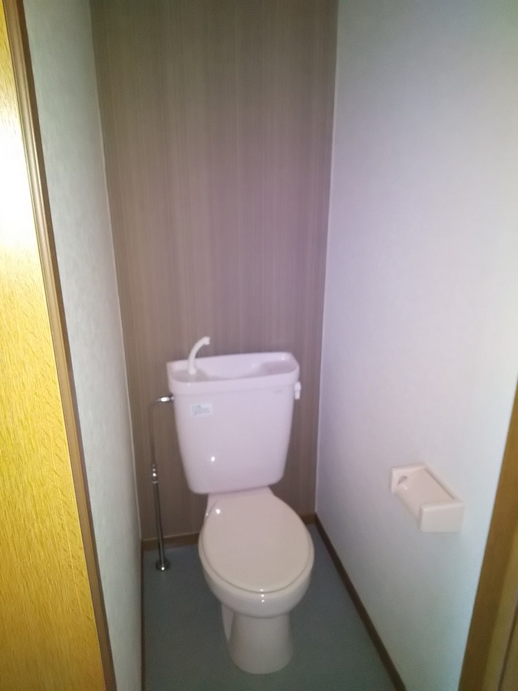 トイレ　アクセントクロスはお部屋により異なります