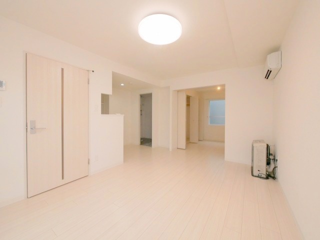 居室・リビング　明るい居間で気持ちまで明るくなりますね！