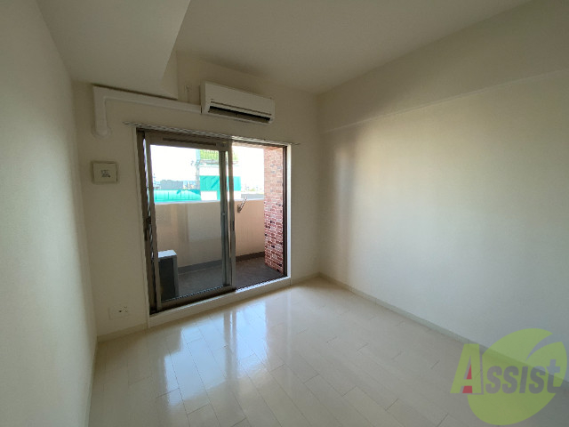 ララプレイス新大阪シエスタの居間写真