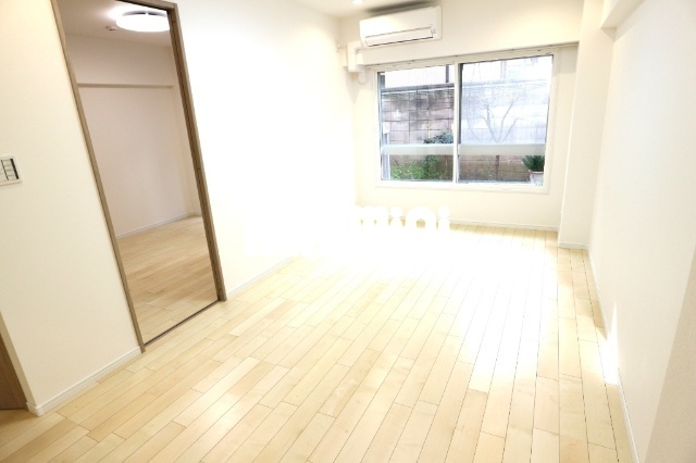 居室・リビング　＊別号室参考写真です。