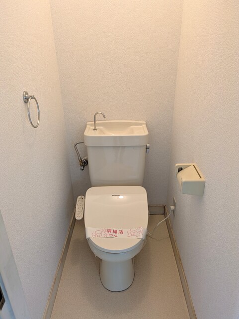 トイレ　★★トイレは嬉しい洗浄機能付き便座です♪★★