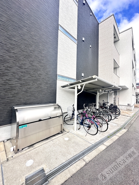 その他共有部分　雨の日も安心な屋根付きの駐輪場♪