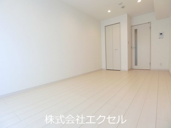 居室・リビング　白を基調とした人気のオシャレなリヴィングです。