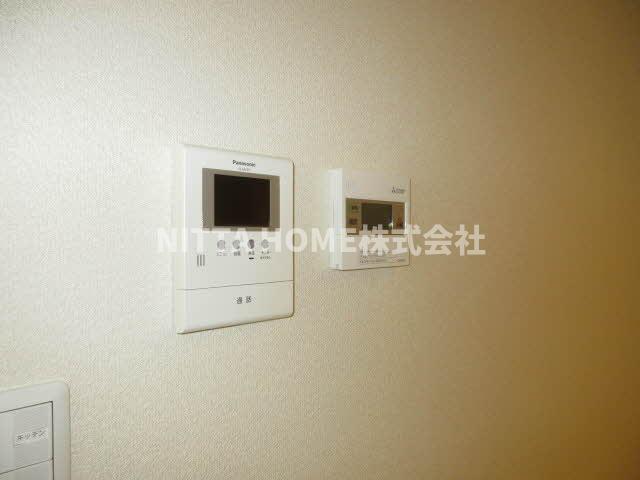 セキュリティ　ＴＶインターホンに給湯設備になります＊