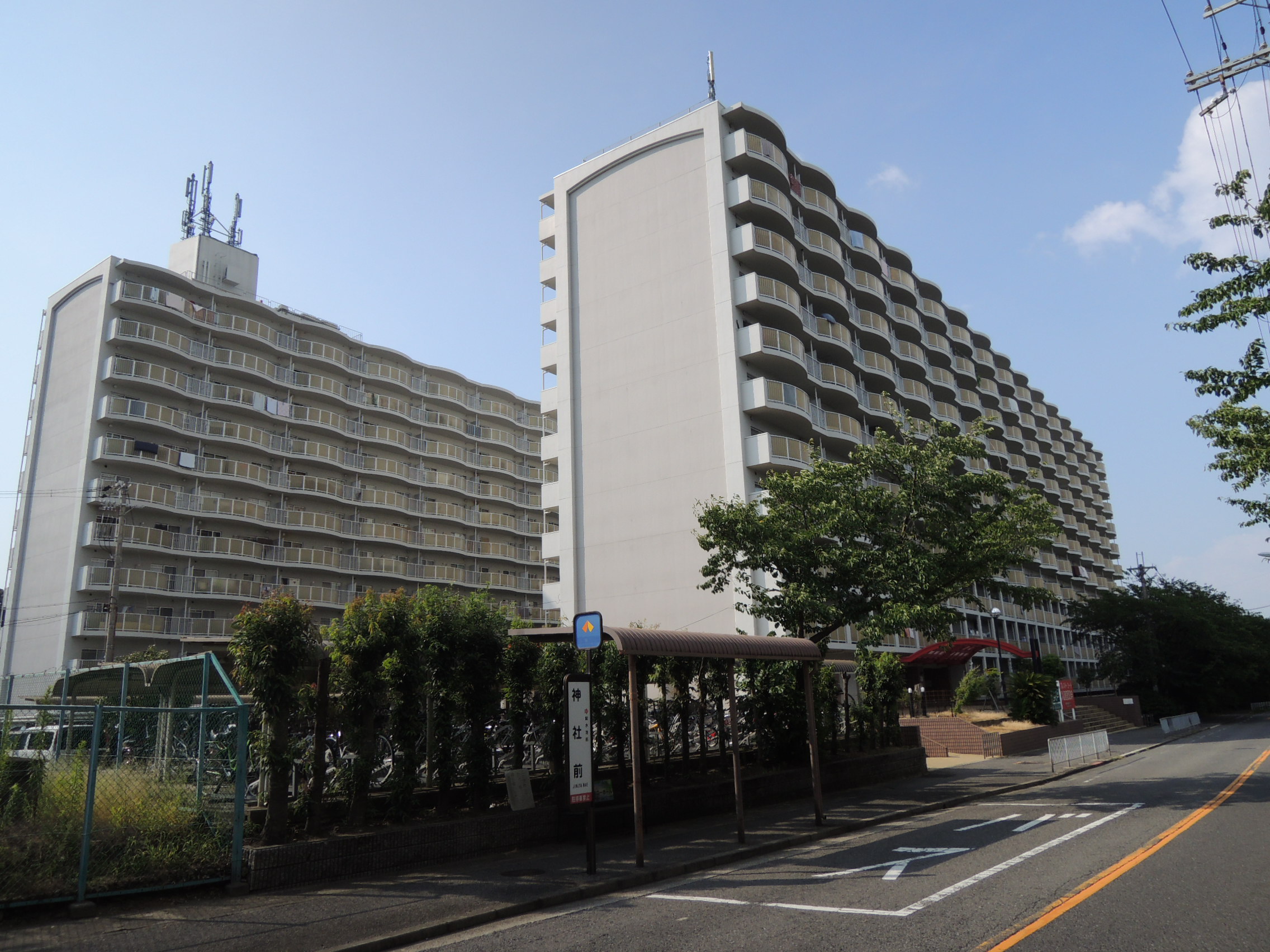 【プレストコート弐番館の建物外観】