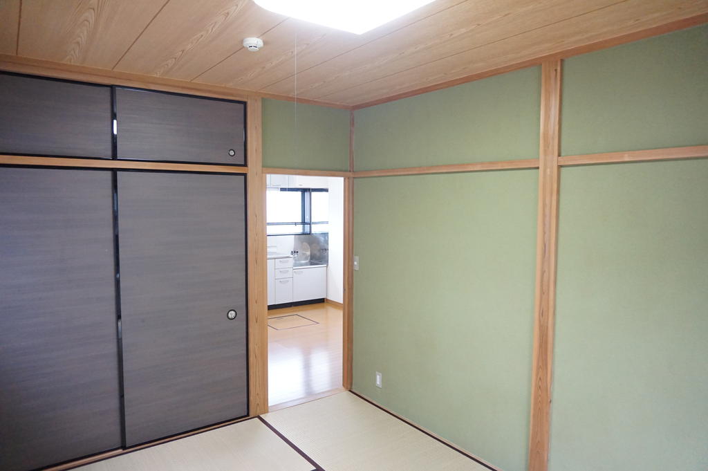 その他部屋・スペース　和室6帖には出窓もあります。