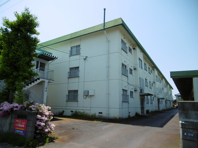 新潟市東区紫竹のマンションの建物外観