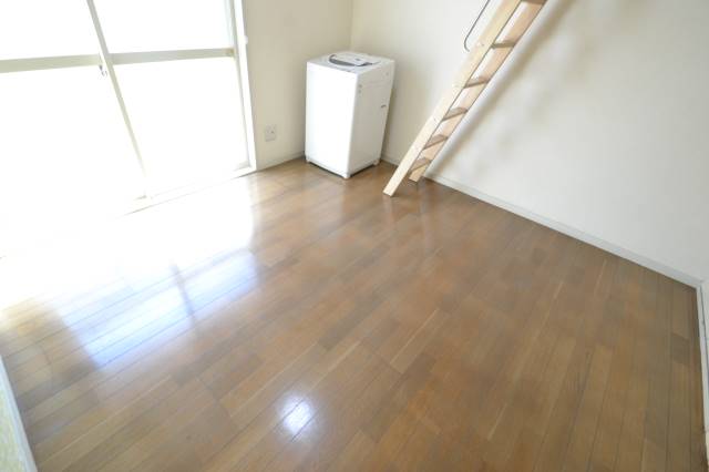 居室・リビング　日当りの良い部屋