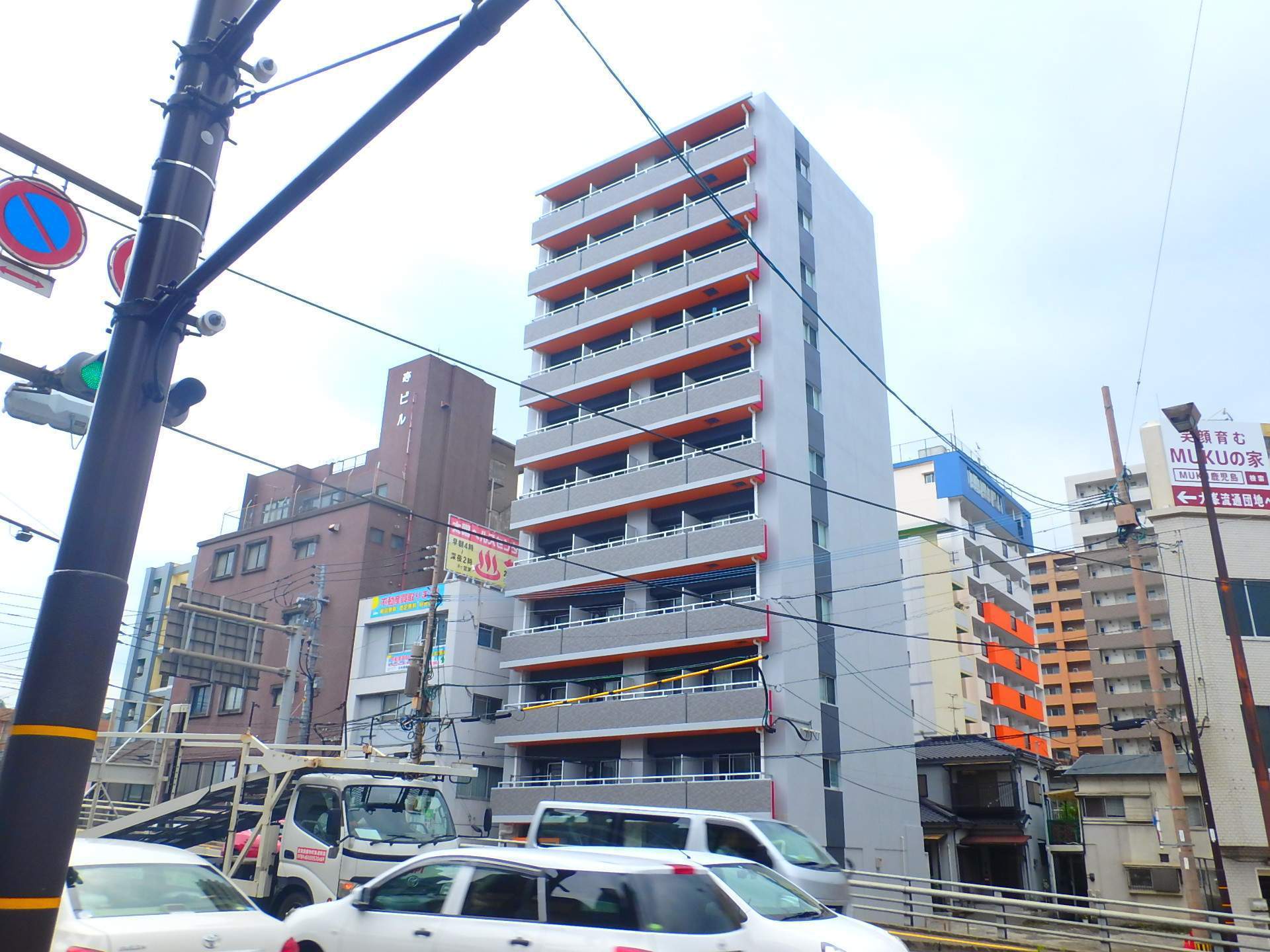 【鹿児島市中央町のマンションの建物外観】