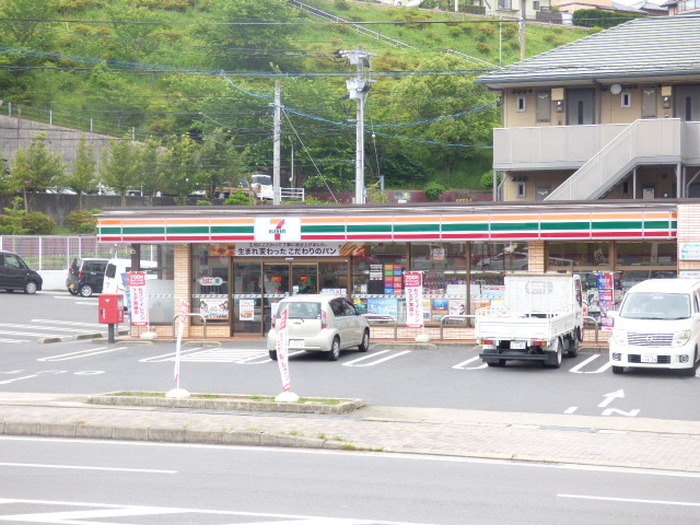 コンビニ　セブンイレブン諫早久山台店（コンビニ）まで747m