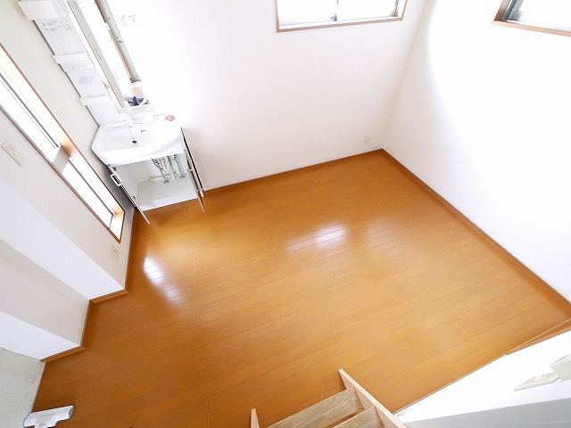 洗面設備　明るい洗面所です