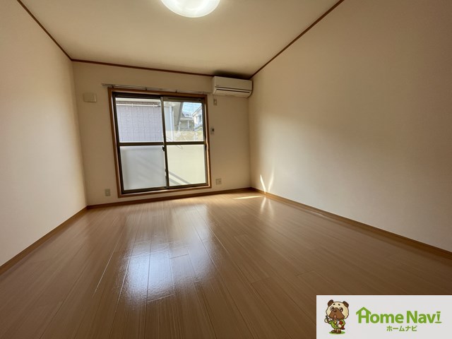 居室・リビング　広い洋室。エアコン付きです。