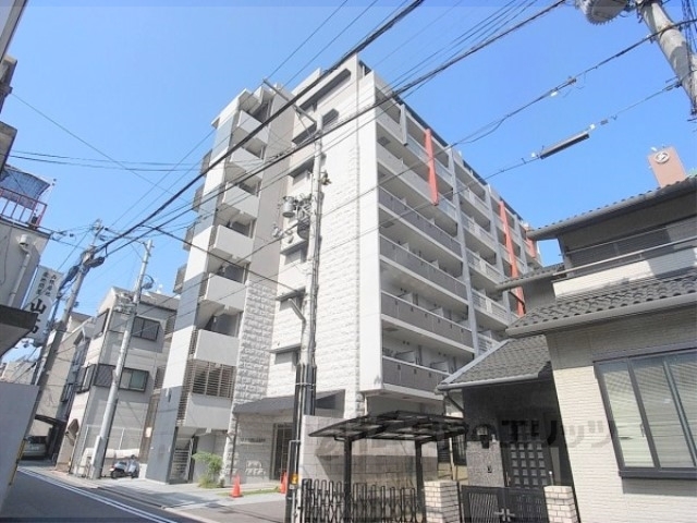 京都市下京区材木町のマンションの建物外観
