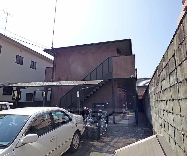 京都市北区小山西花池町のアパートの建物外観