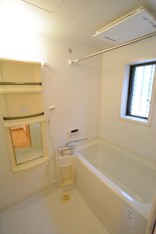 バス・シャワールーム　浴室乾燥機・追い焚き機能付き風呂