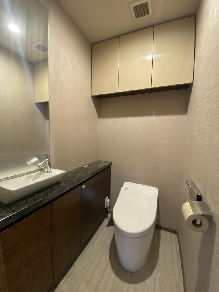 トイレ　※建物内の別部屋参考写真です♪