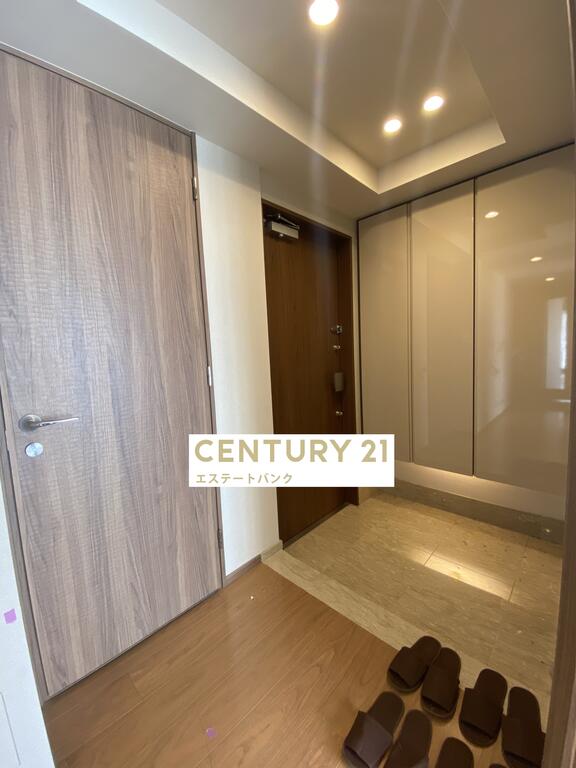 玄関　※建物内の別部屋参考写真です♪