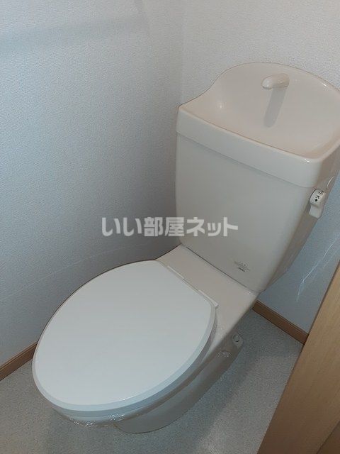 【メゾン・サンリットのトイレ】