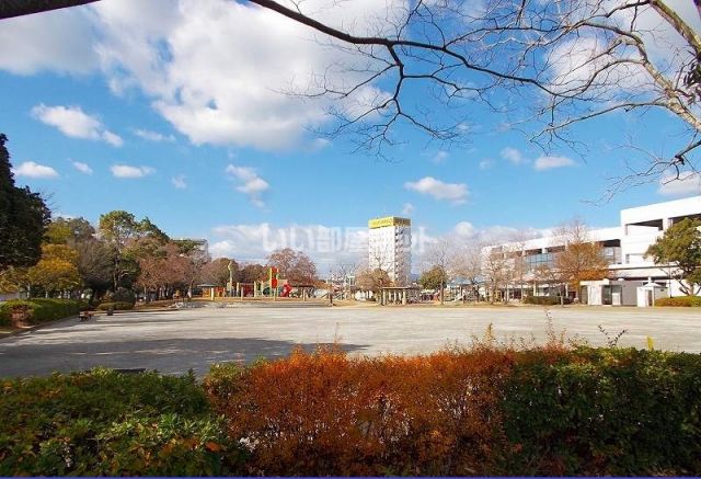 【鈴鹿市平田東町のマンションの公園】