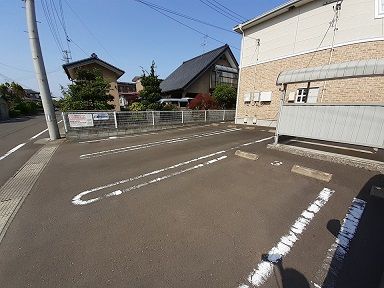 【サンリット　エムの駐車場】