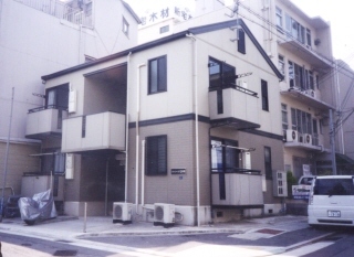 神戸市中央区神若通のアパートの建物外観