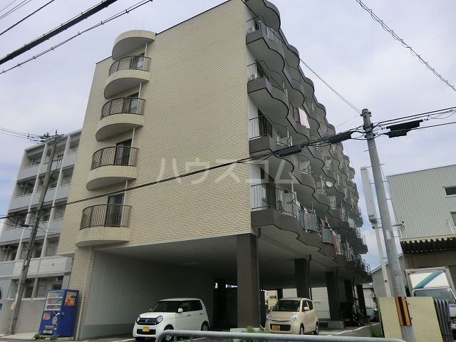 【セレーノ塔南の建物外観】