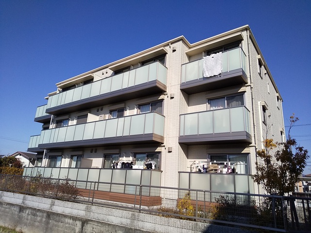 松山市三町のマンションの建物外観