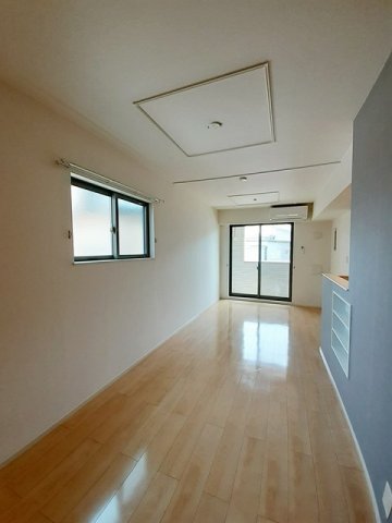 居室・リビング　こちらのリビングで趣味の時間をお楽しみください