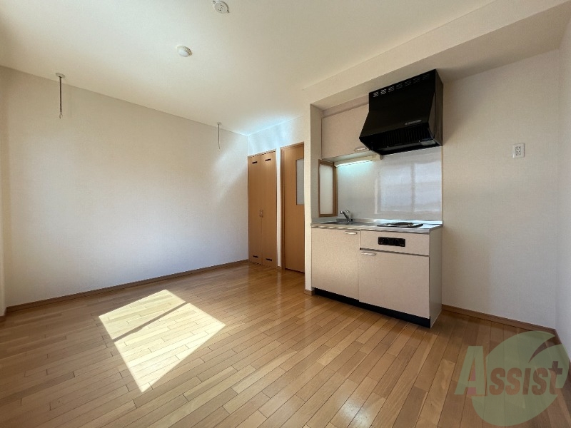 居室・リビング　８．３帖の洋室です。生活のメインとなる部屋ですね。