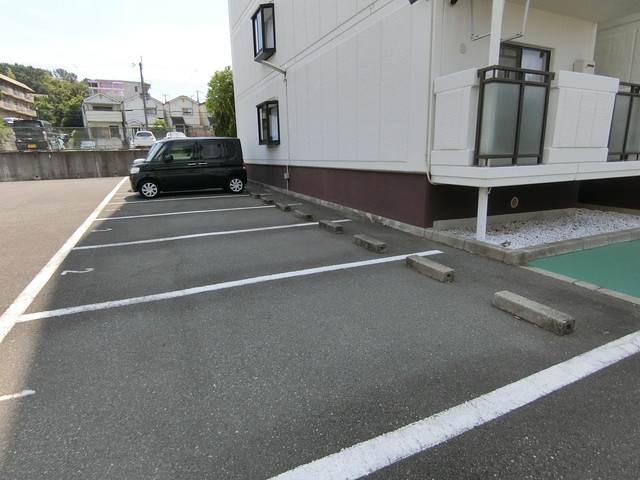 【神戸市西区池上のマンションの駐車場】