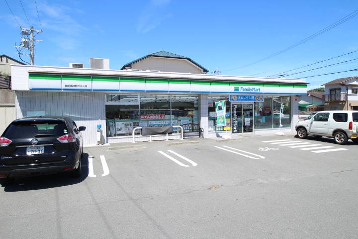 コンビニ　ファミリーマート（コンビニ）まで1000m