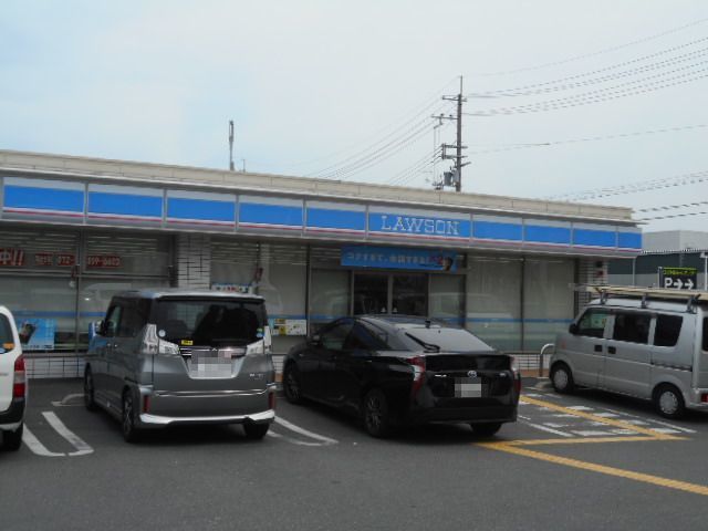 コンビニ　ローソン様（コンビニ）まで550m