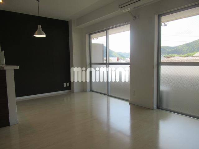 居室・リビング　３口コンロ