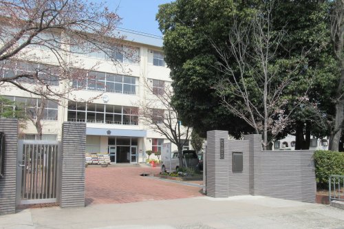 中学校　伊丹市立北中学校（中学校）まで736m