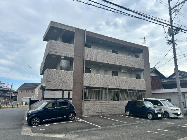 【倉敷市羽島のマンションの建物外観】