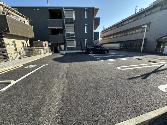 【習志野市鷺沼のマンションの駐車場】