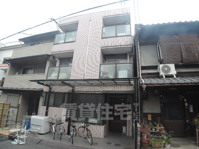 京都市東山区上梅屋町のマンションの建物外観