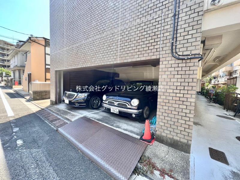 【パルビスパークの駐車場】