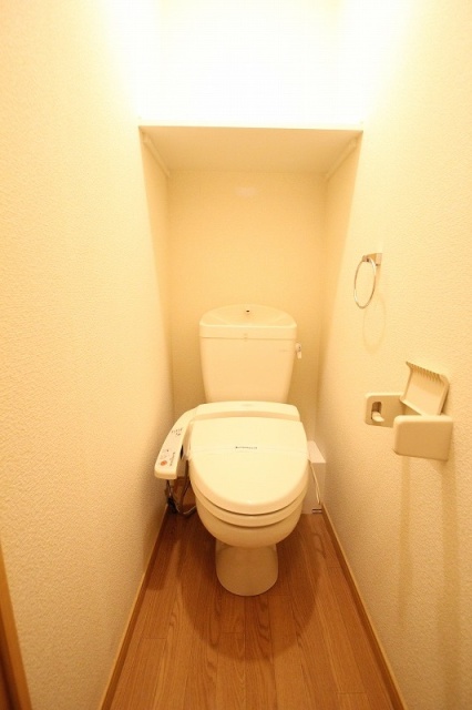 トイレ　別号室の写真です。