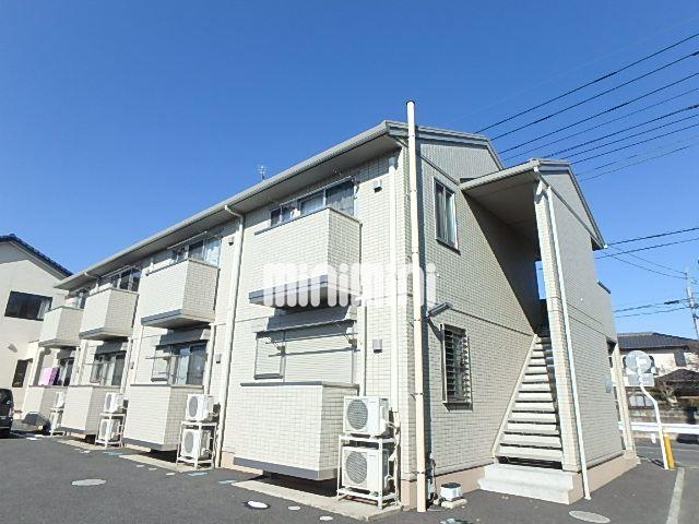 建物外観　シンプルかつハイセンスで青空に映える外観です。