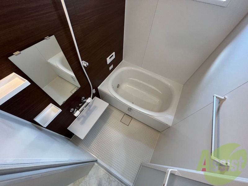 バス・シャワールーム　清潔感のある浴室ですね。機能性も使い勝手も良さそうです。