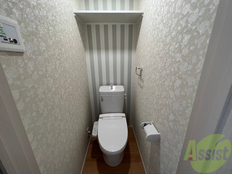 トイレ　温水洗浄便座付きのトイレは、使用しやすくうれしいですね。